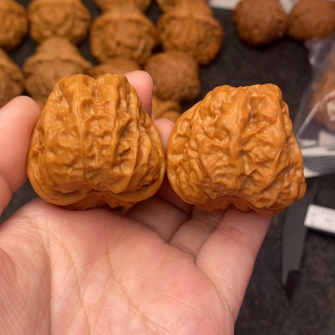 文玩核桃把件习****。蛤蟆38