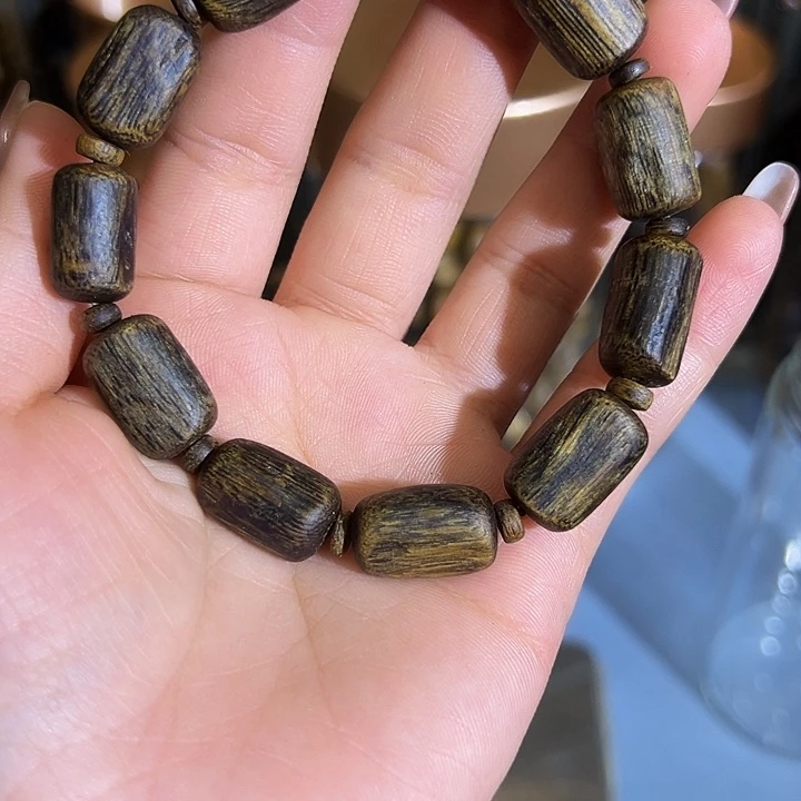 沉香沉香碎屑听*沉水老料树丁虫漏单圈透顶绿1.012