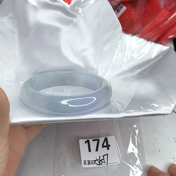 翡翠未镶嵌手镯一图一物实物为准（微瑕处理）