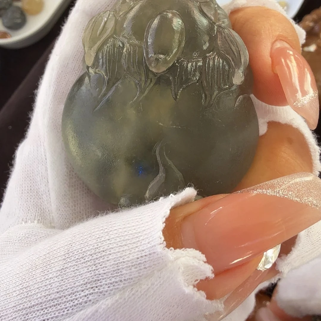 水晶摆件未镶嵌水晶?**莹