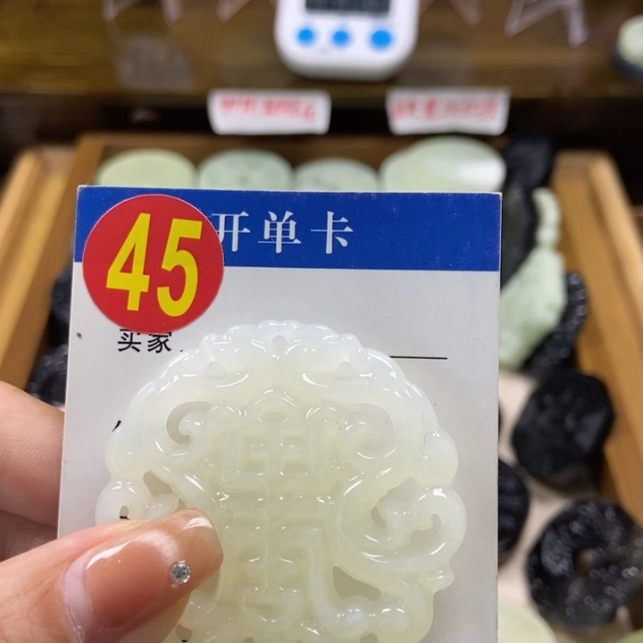 蛇纹石玉挂件未镶嵌金*