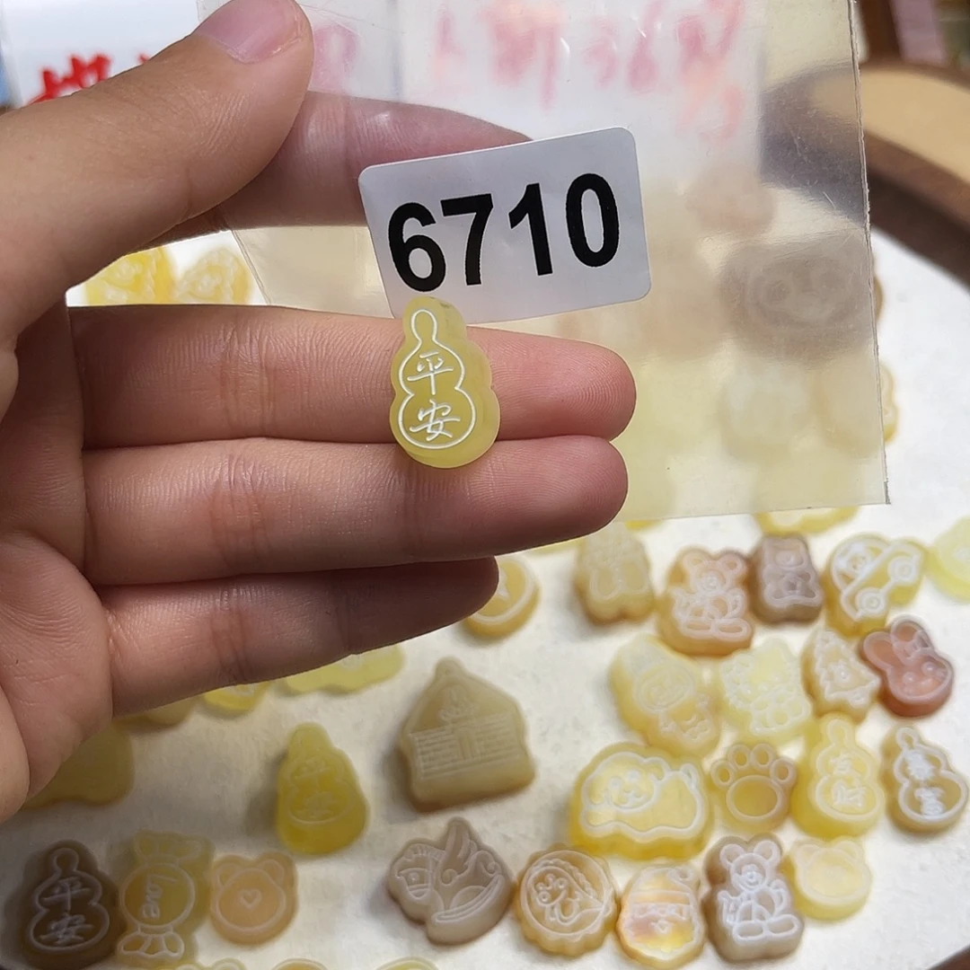 直***黑琥珀未镶嵌珠宝奇石