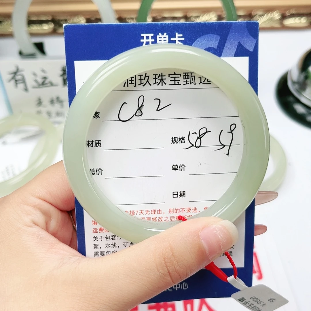 和田玉手镯未镶嵌