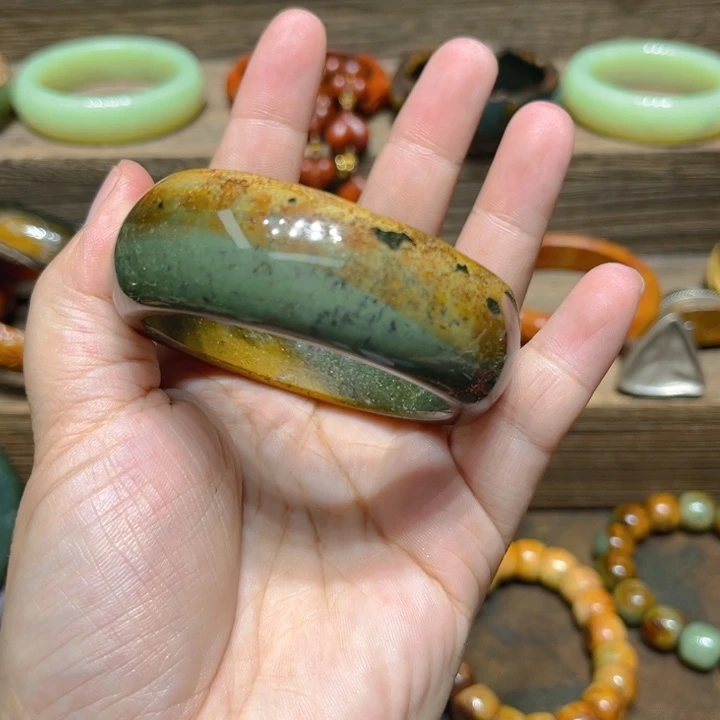 岫岩河磨玉（透闪石质玉）未镶嵌手镯