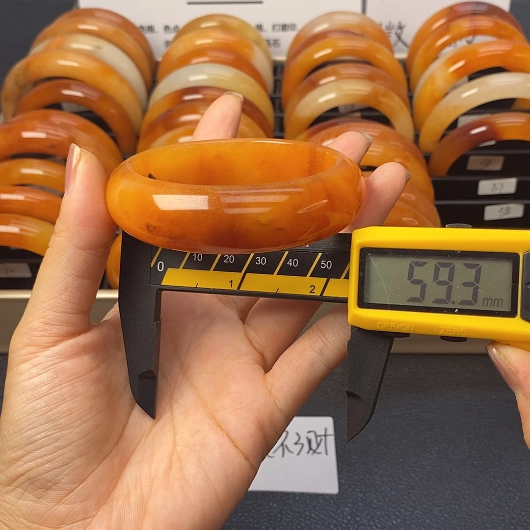 未镶嵌石英质玉（黄龙玉）手镯37号茄子山金沙老油红如血黄龙