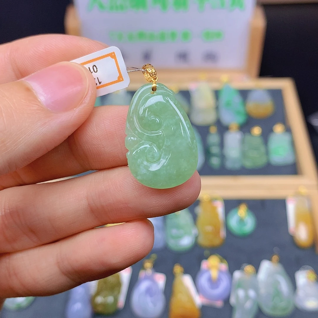 翡翠18K金镶嵌颈饰翡翠