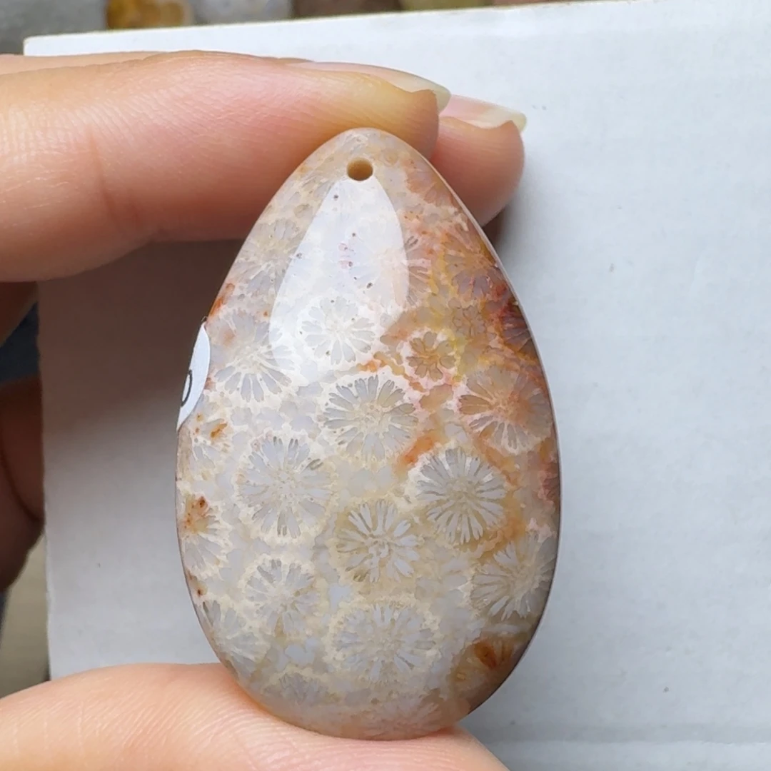 硅化玉未镶嵌红彩花花，可盘