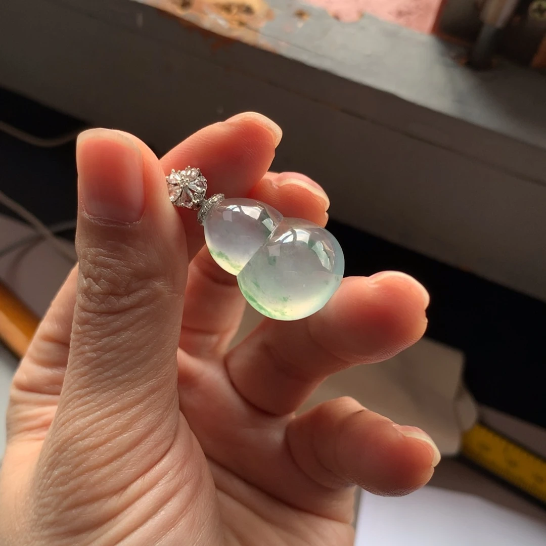 翡翠颈饰18K金镶嵌天然缅甸翡翠吊坠