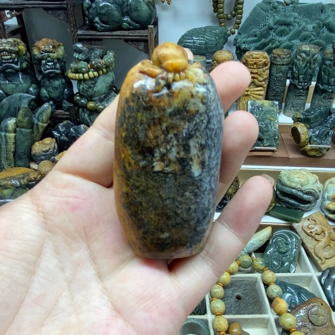 未镶嵌岫岩河磨玉（透闪石质玉）把件