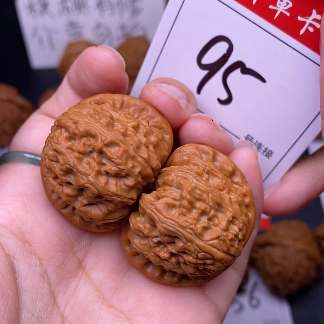 文玩核桃把件95闷尖白狮子头3.6