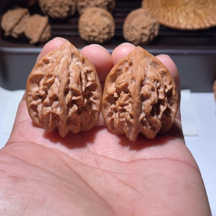 文玩核桃吊坠龙骨寿山石