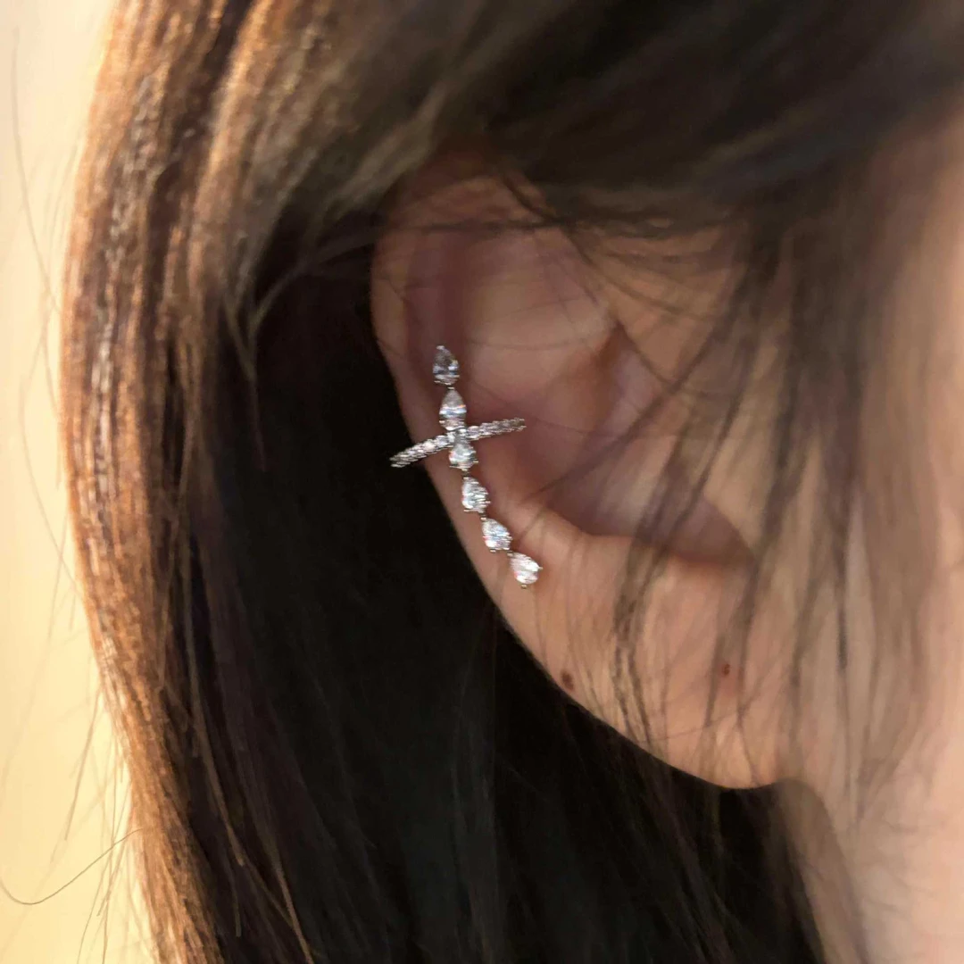 新款简约水滴镶钻耳骨夹感轻奢日常耳夹无耳洞小众设计感耳饰