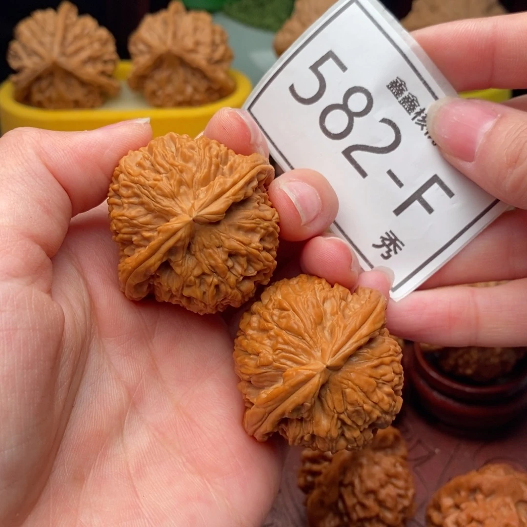 文玩核桃把件白狮40