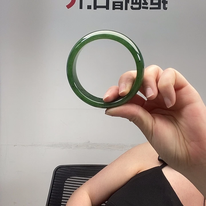 和田玉手镯未镶嵌思*