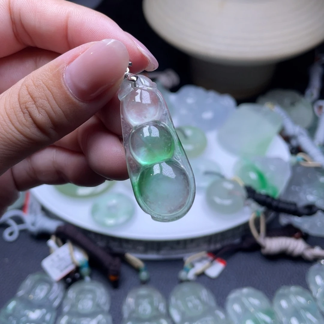 颈饰未镶嵌翡翠