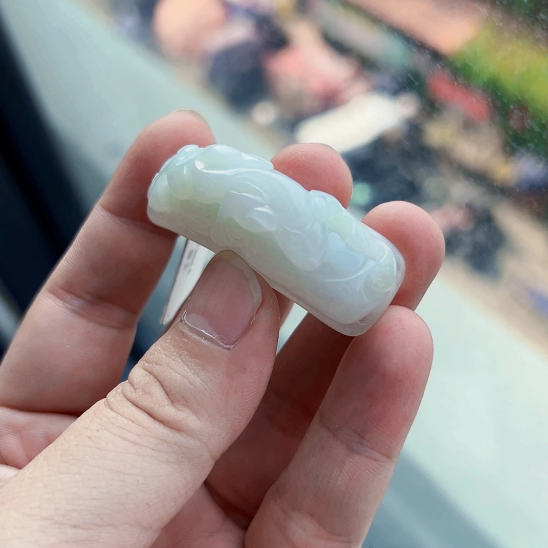 翡翠未镶嵌颈饰挂件