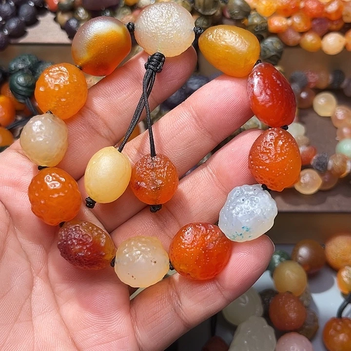 阿拉善彩玛瑙手串