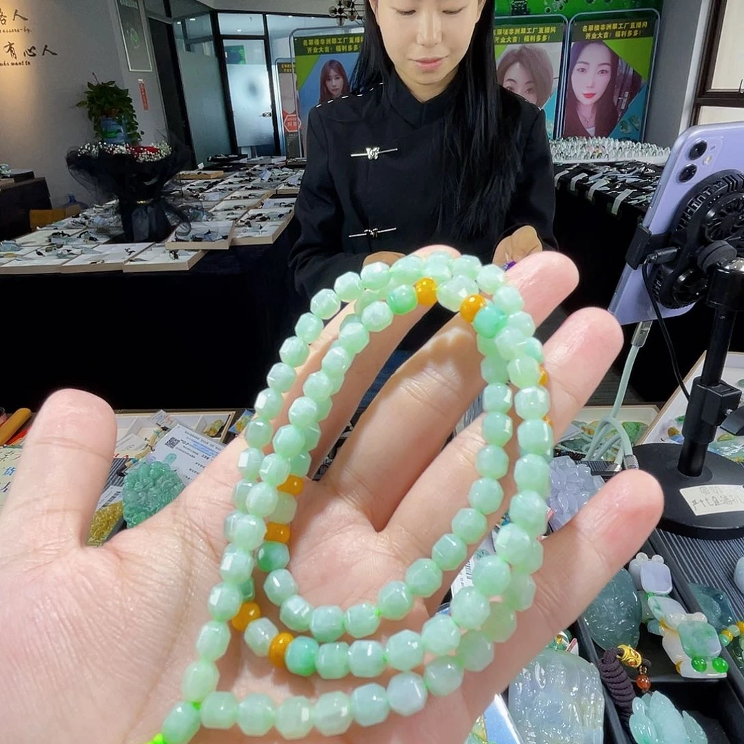 颈饰未镶嵌翡翠一个