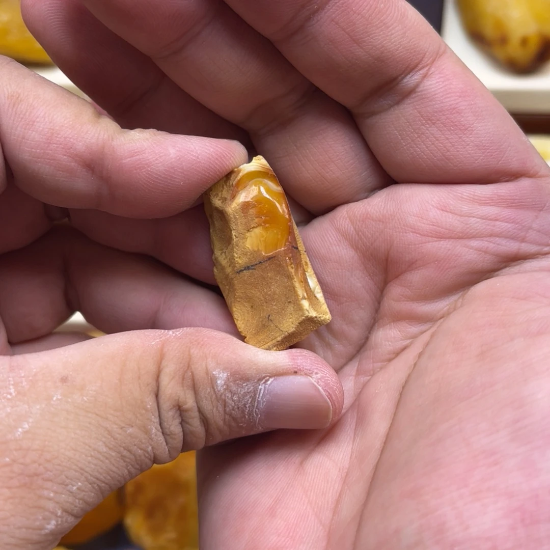 碧***天定制蜜蜡未镶嵌原石