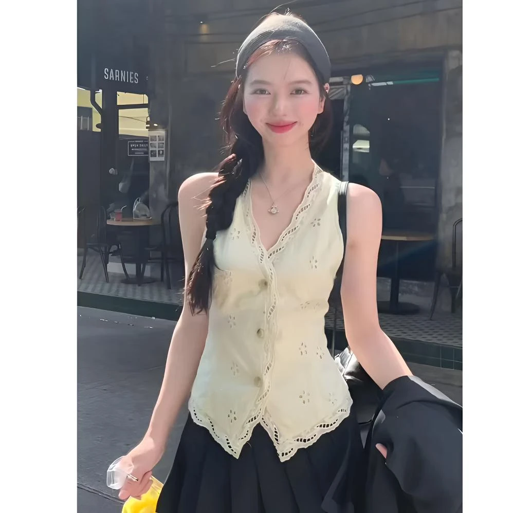 法式杏色吊带背心女春夏季辣妹镂空显瘦短款小众蕾丝上衣无袖时尚