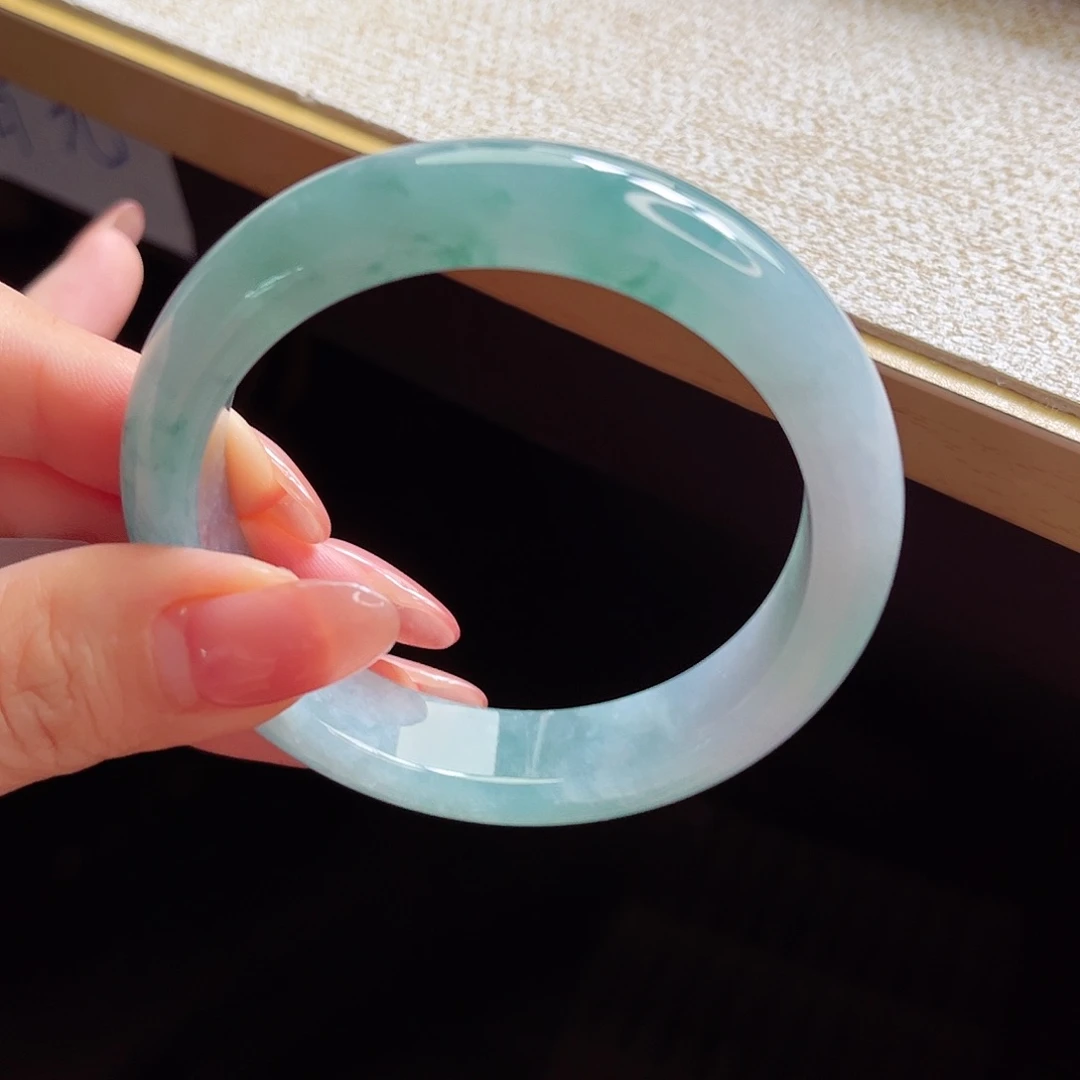 翡翠手镯未镶嵌手镯