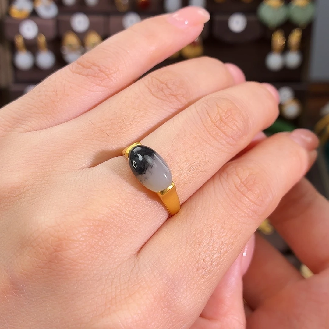 颈饰18K金镶嵌和田玉