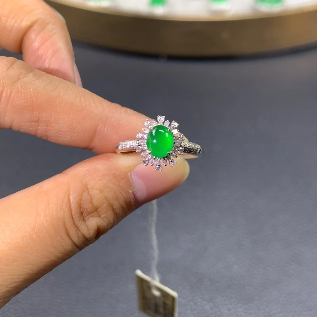 翡翠戒指18K金镶嵌翡翠