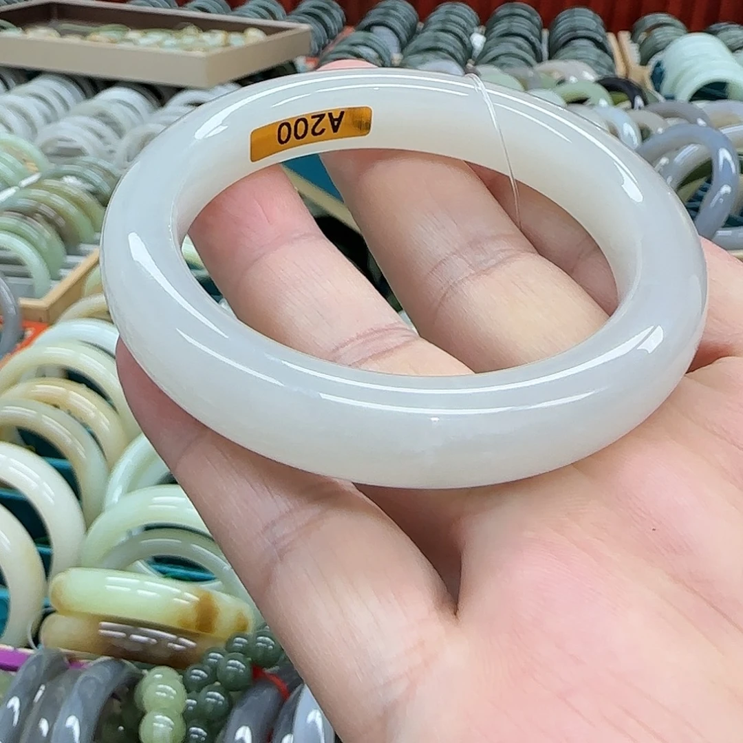 十***子和田玉未镶嵌手镯