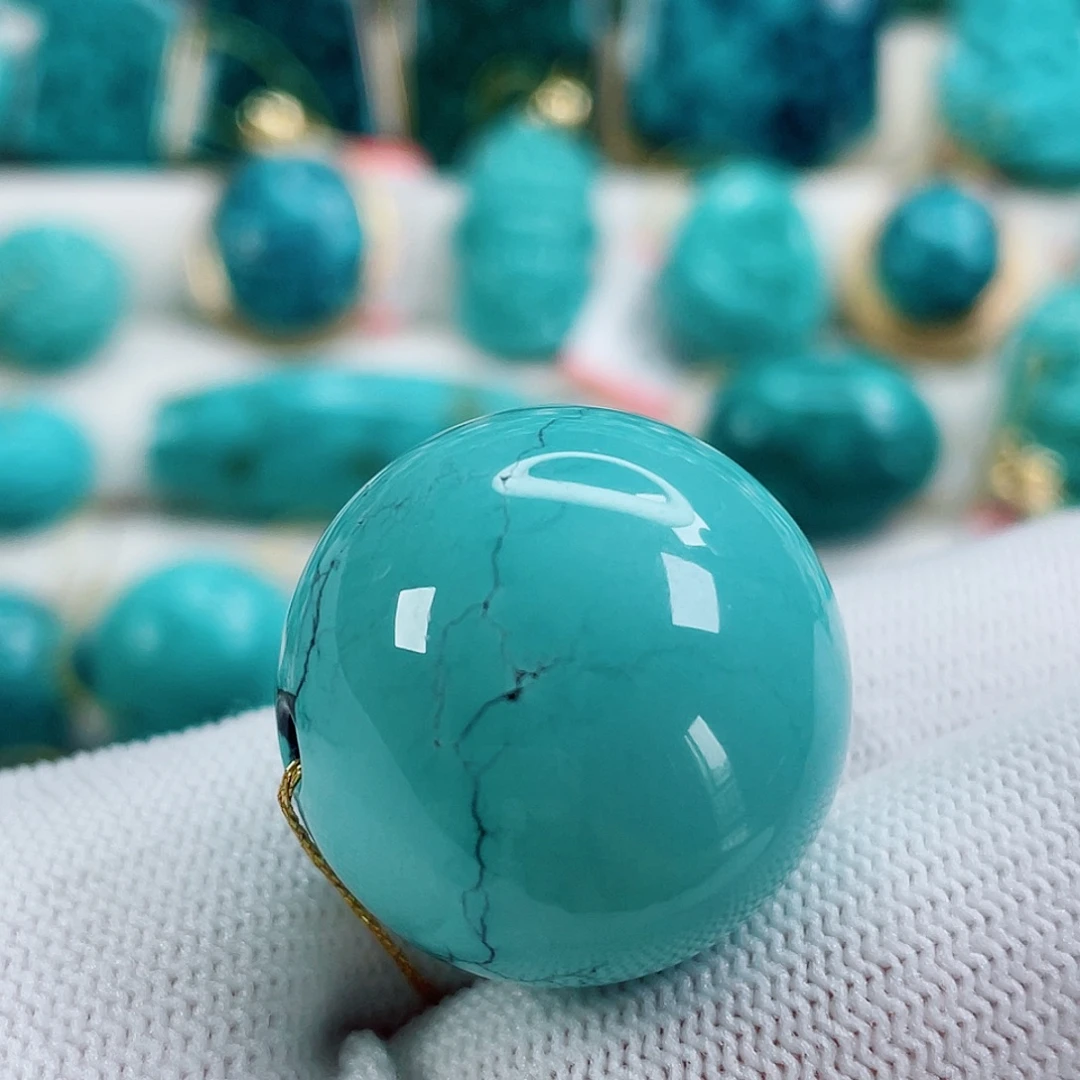 绿松石未镶嵌颈饰