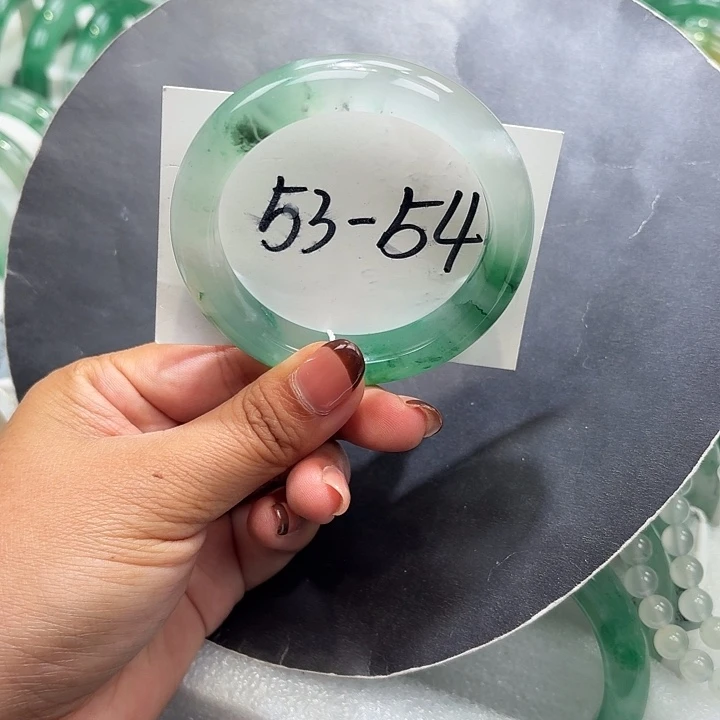 未镶嵌手镯石英质玉（非洲翠）