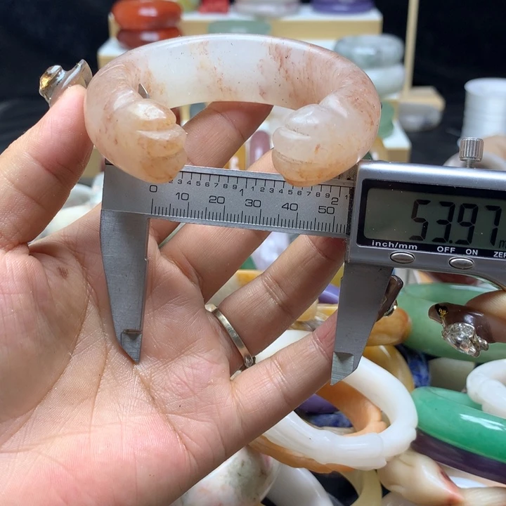 未镶嵌手镯石英质玉