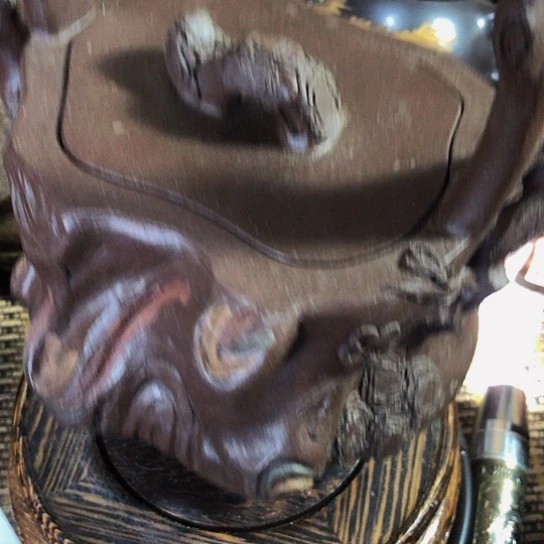 茶壶紫砂原矿泥料手工制作的一把紫砂壶。