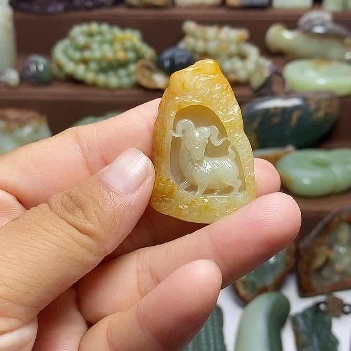 颈饰未镶嵌岫岩河磨玉（透闪石质玉）
