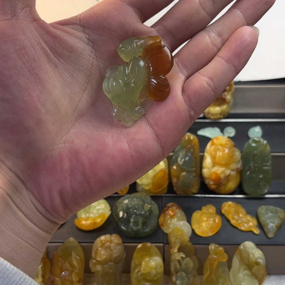 蛇纹石玉未镶嵌颈饰