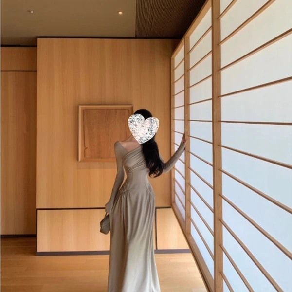 卡其绿长袖褶皱连衣裙修身收腰长款针织裙秋季女裙子8089#