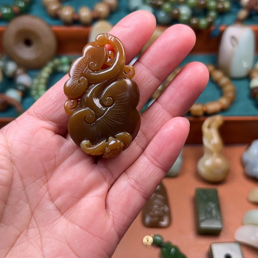 秋***落和田玉未镶嵌颈饰