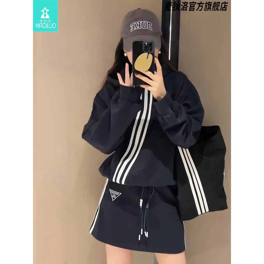 欧货休闲运动套装女春秋2025年新款高档洋气设计感卫衣短裙两件套