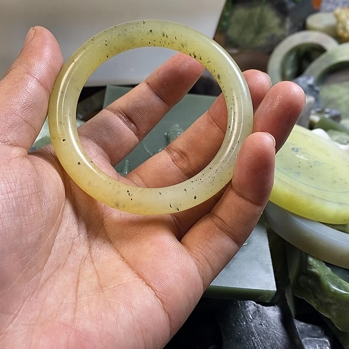 明***月和田玉（糖玉）未镶嵌珠宝半成品