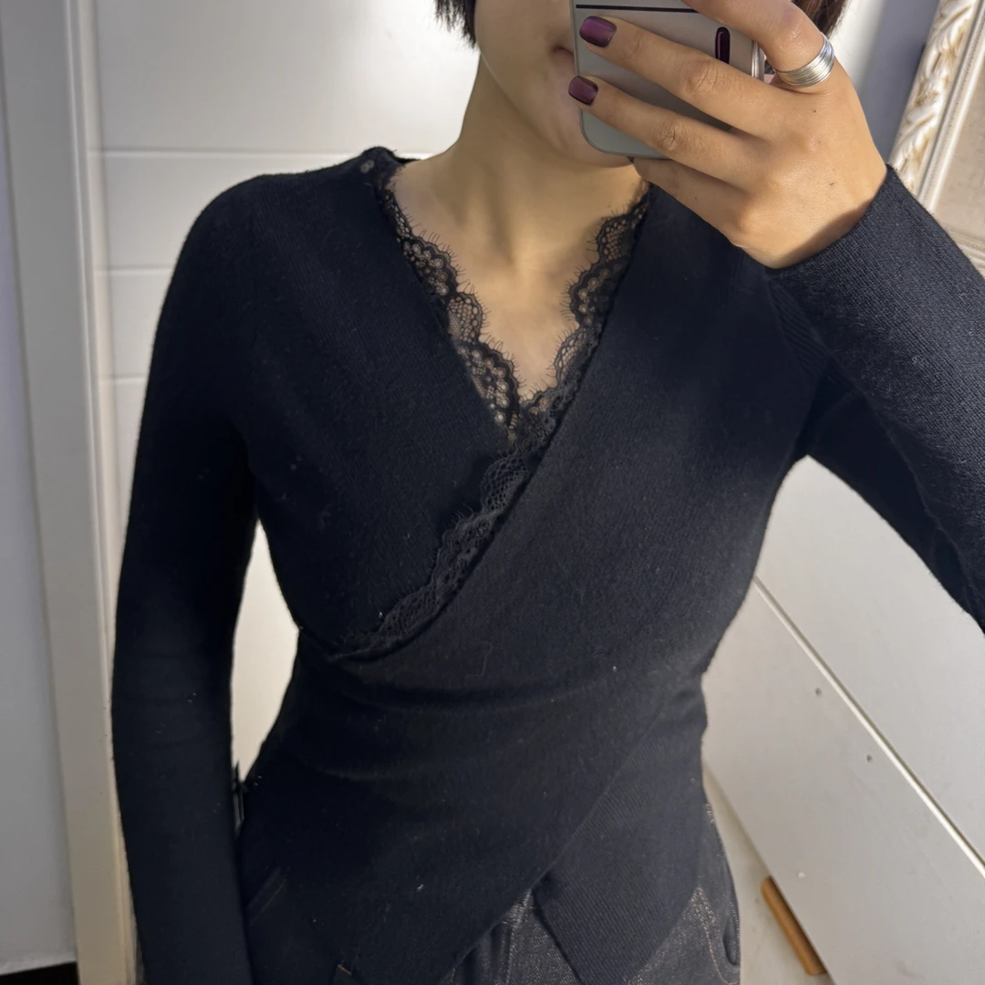 麦寻专卖的 蕾丝交叉款 打底毛衣超级显腰身好身材