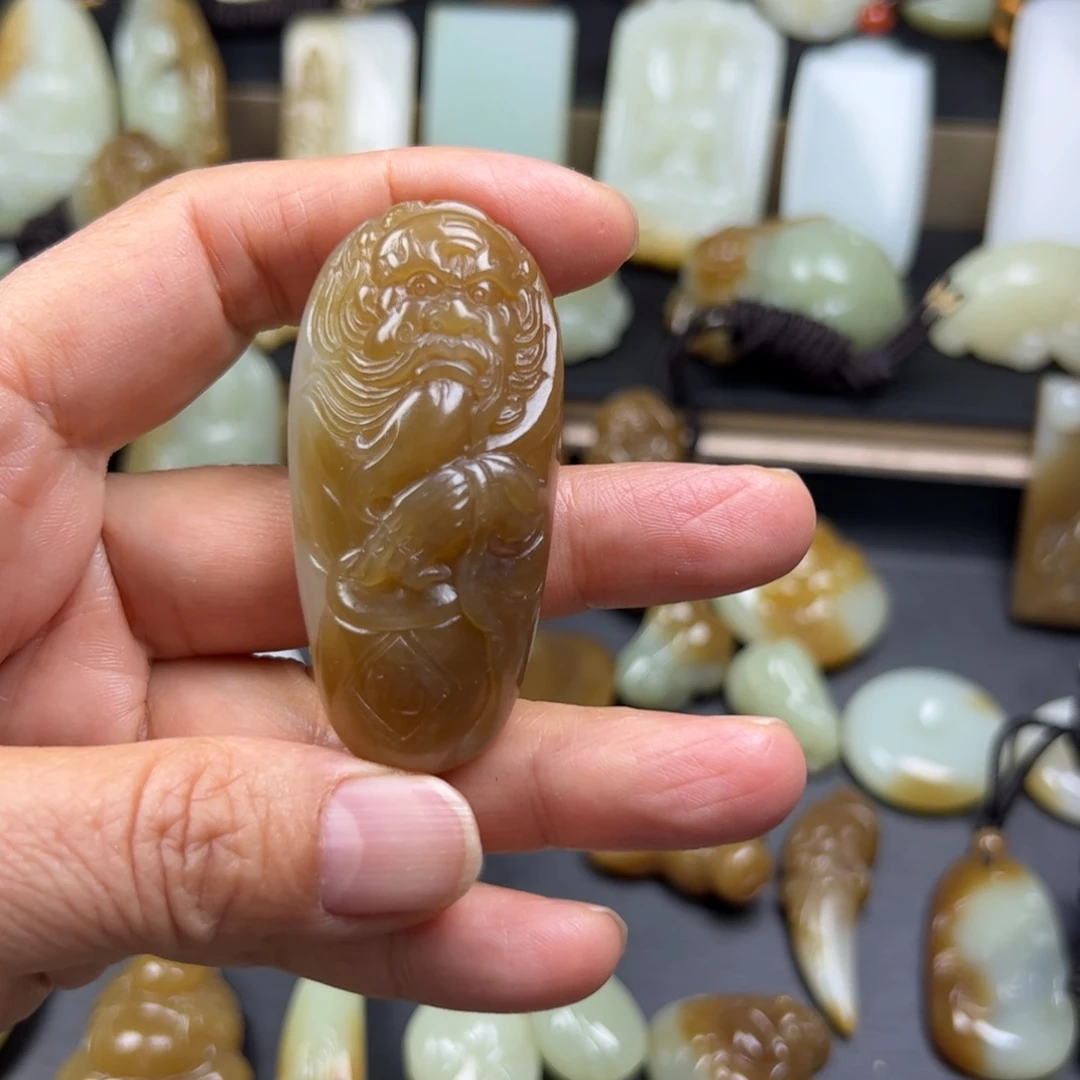 赵***豪和田玉（糖玉）未镶嵌颈饰