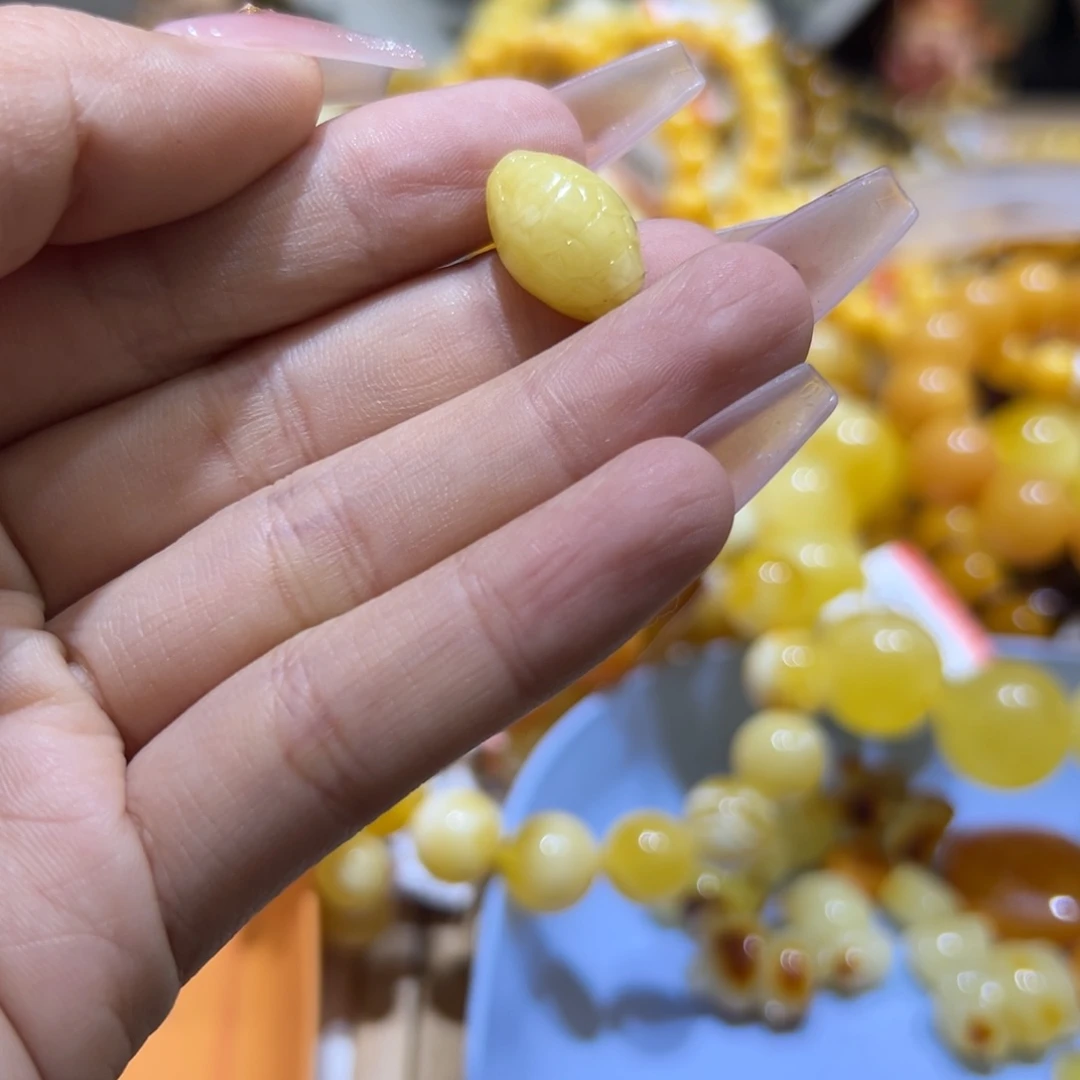 琥珀珠宝奇石未镶嵌