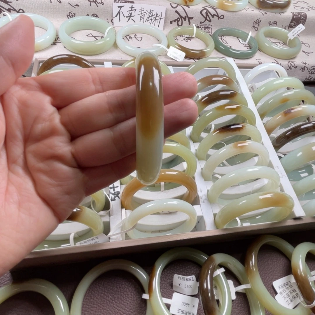 和田玉未镶嵌手镯