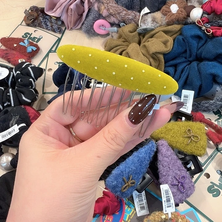 黄色波点插梳款式