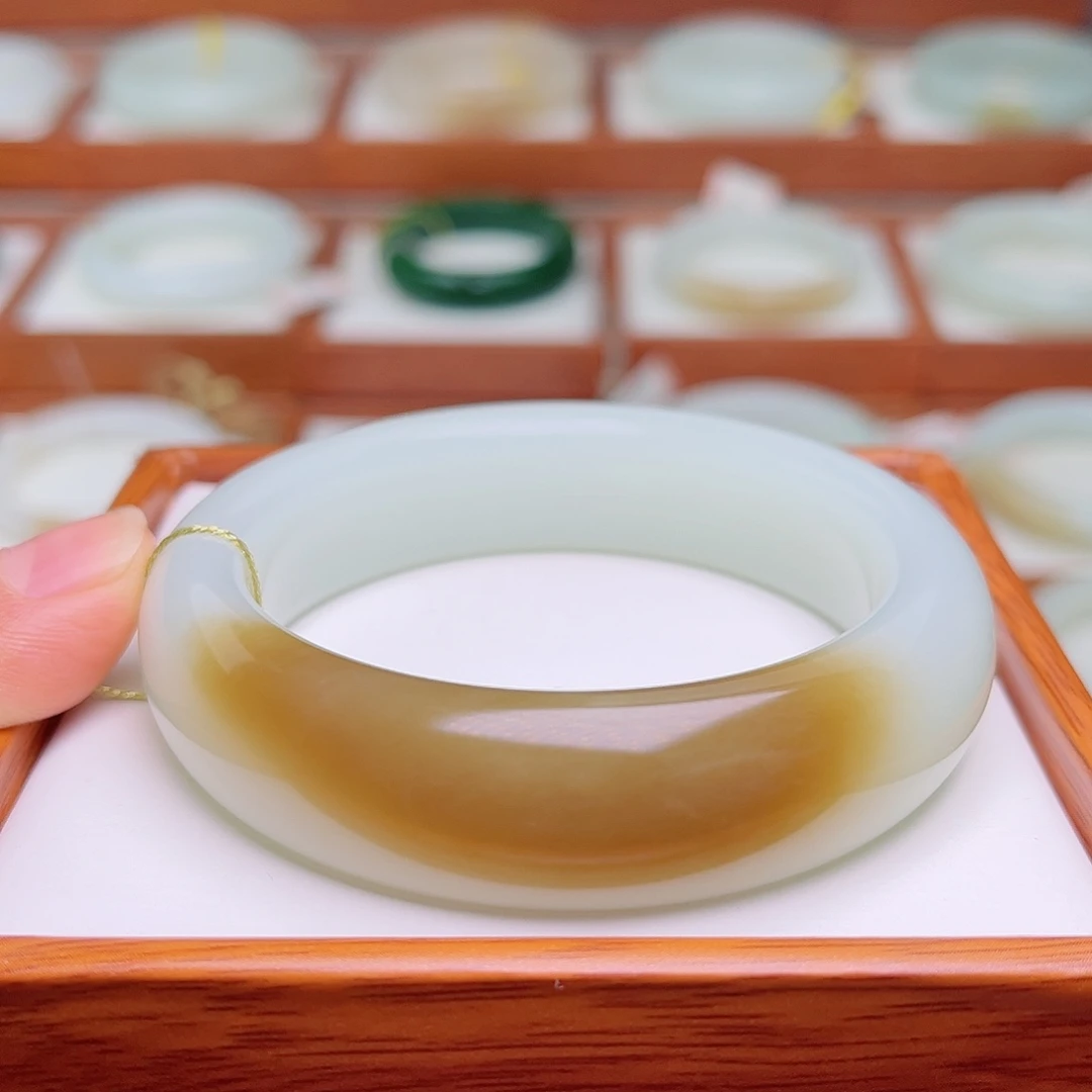 未镶嵌手镯和田玉56.8