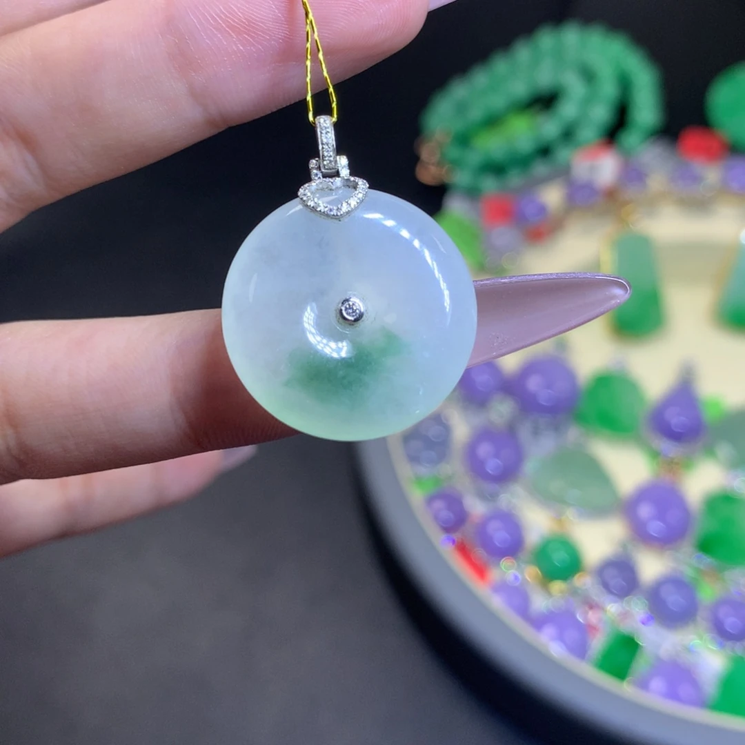 翡翠18K金镶嵌颈饰