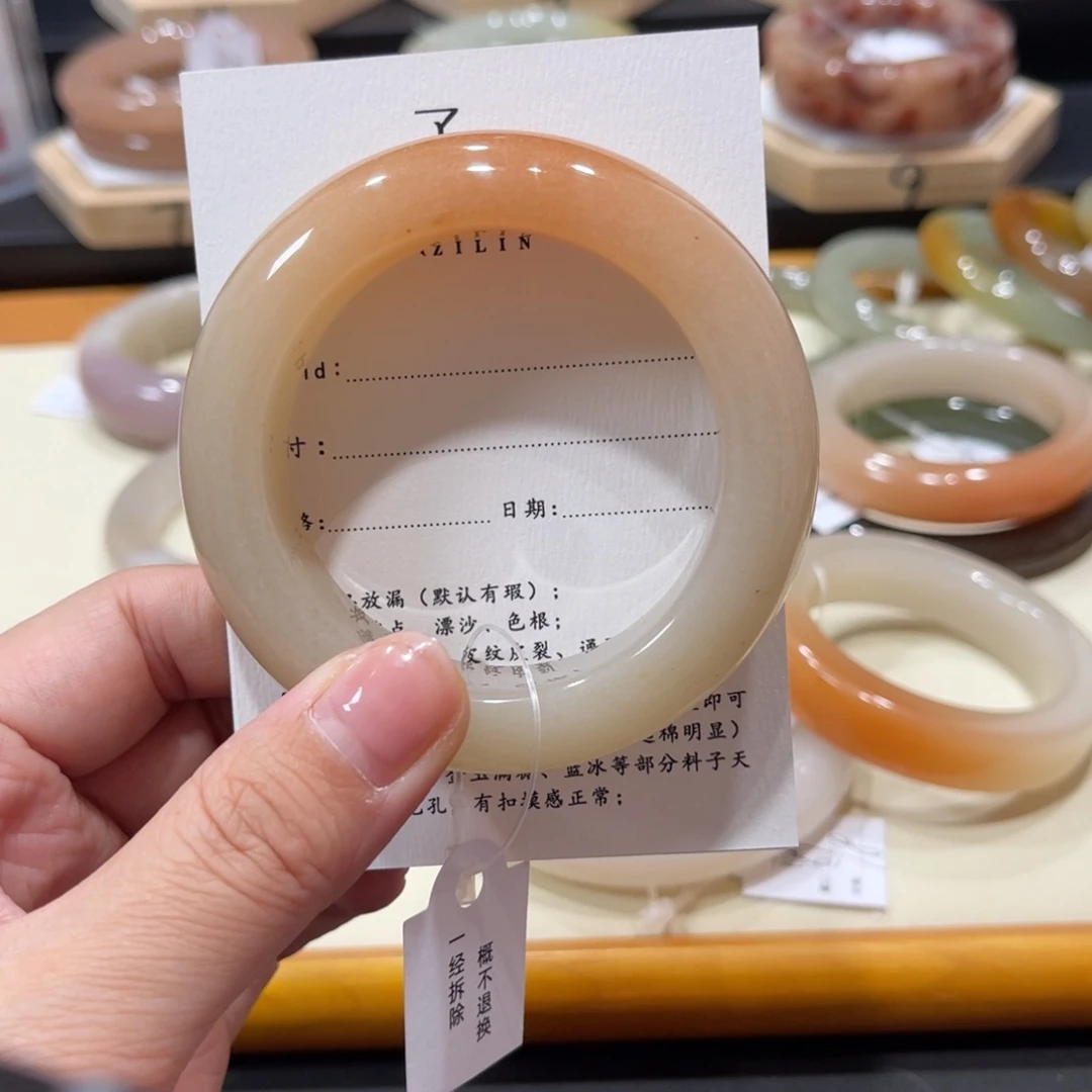 未镶嵌手镯石英质玉