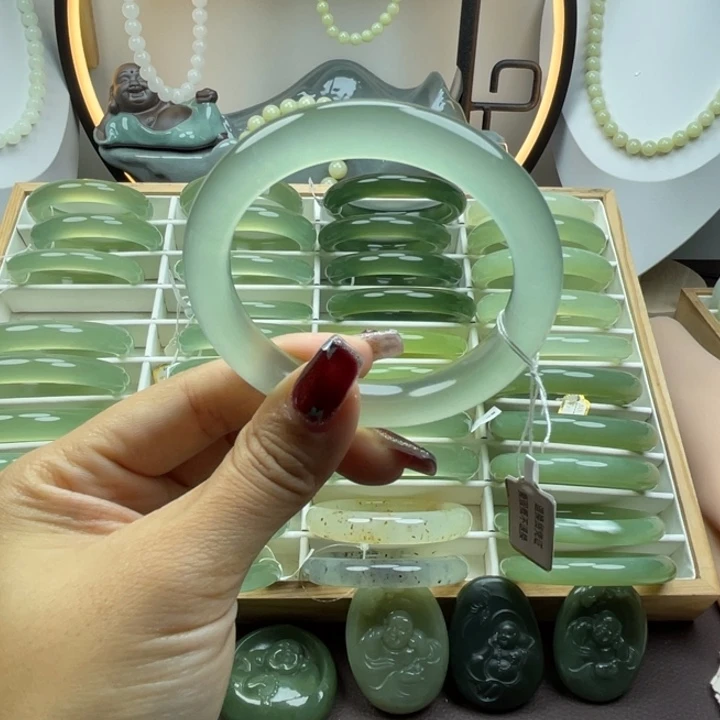 梦***忘岫玉未镶嵌手镯岫玉