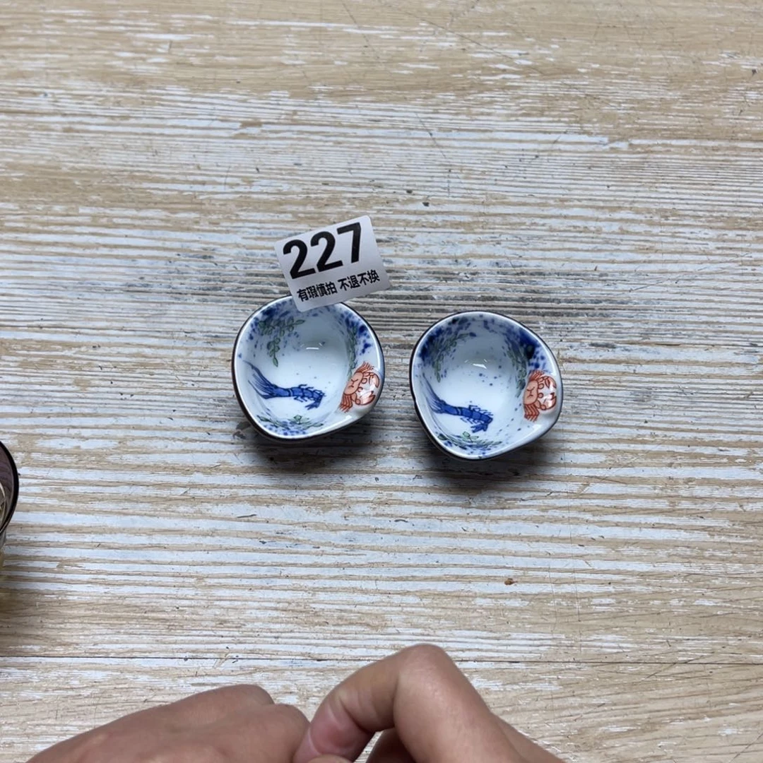 瓷片9**7密密麻麻地排列着一个大