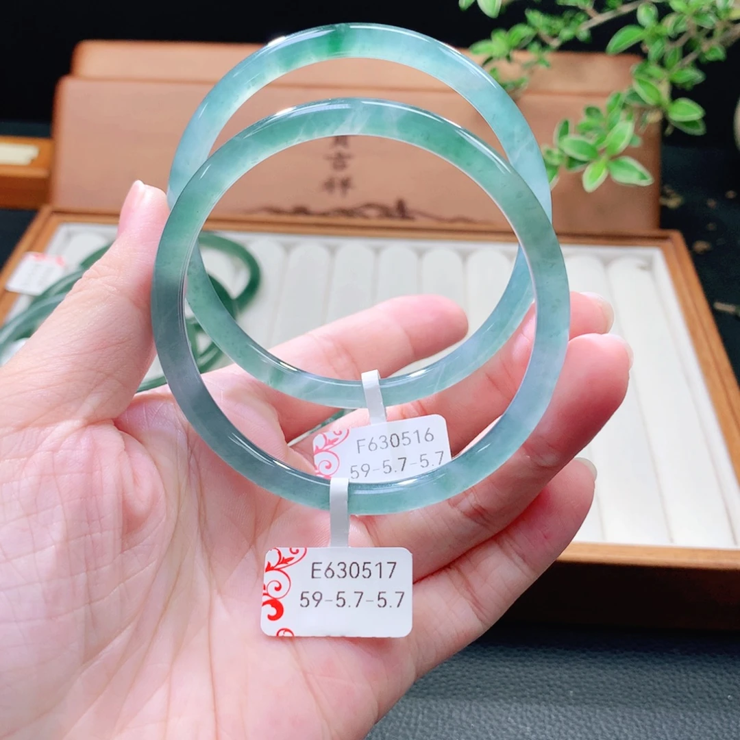 翡翠未镶嵌手镯（圆镯）
