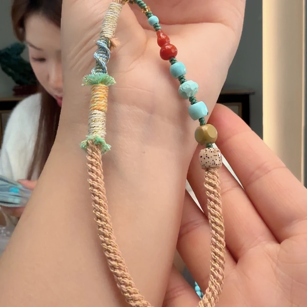 绿松石未镶嵌颈饰